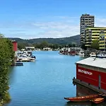 Wohnen Am Fluss Im Donaublick - Garten, Cafe & Wlan, Self-checkin, Parkplatz, Fuer 4 Gaeste 린츠