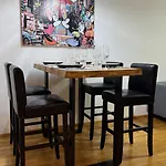 아파트 Wohnen Am Fluss Im Donaublick - Garten, Cafe & Wlan, Self-checkin, Parkplatz, Fuer 4 Gaeste *