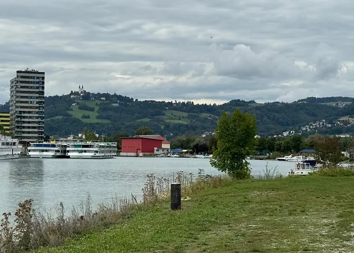 アパート Wohnen Am Fluss Im Donaublick - Garten, Cafe & Wlan, Self-checkin, Parkplatz, Fuer 4 Gaeste *