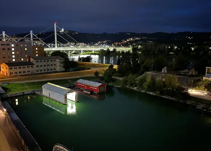 アパート Wohnen Am Fluss Im Donaublick - Garten, Cafe & Wlan, Self-checkin, Parkplatz, Fuer 4 Gaeste *