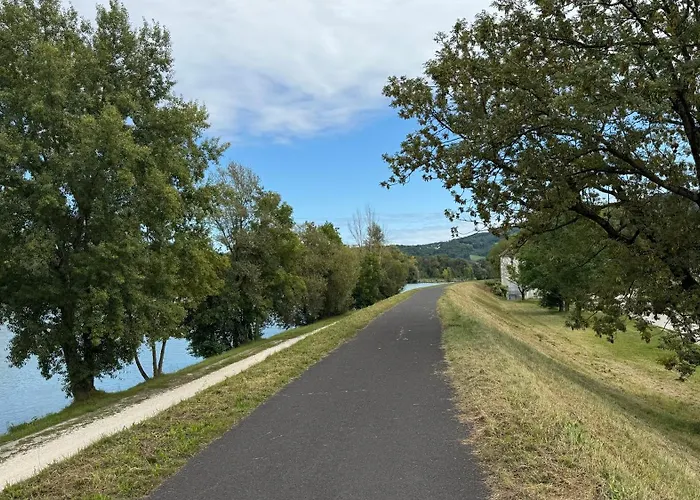 Wohnen Am Fluss Im Donaublick - Garten, Cafe & Wlan, Self-checkin, Parkplatz, Fuer 4 Gaeste * 林茨